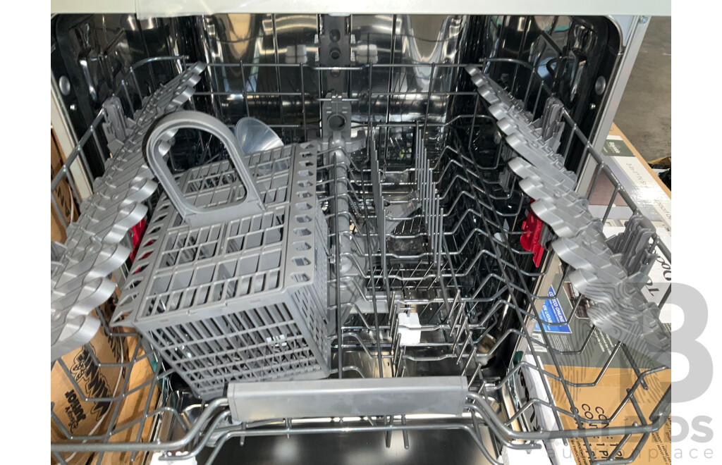 WHIRLPOOL (WFE2B19XAUS) Freestanding Dishwasher - ORP $999.00
