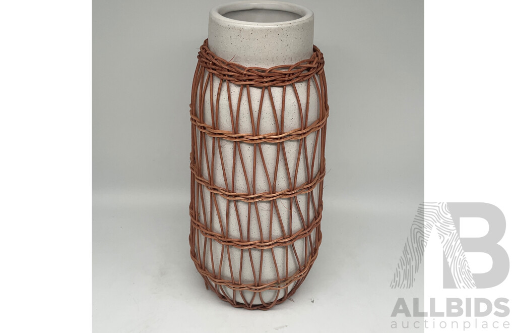 FULL PALLET of Watego Ceramic Rattan Vessel Vase Large, Taytay Ceramic Vase, Emporium Alice Trinket Plate  - Approximate ORP $6,000