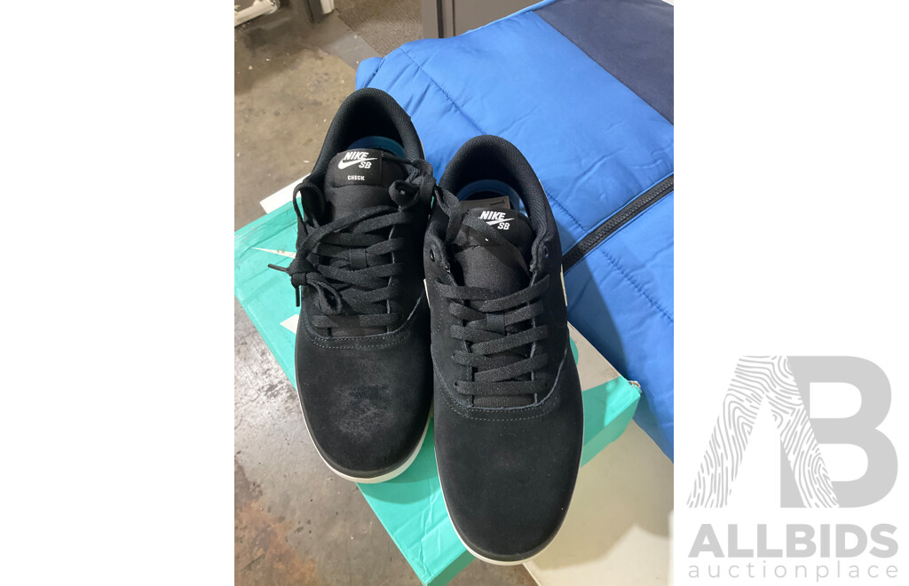 NIKE (Size 11),TIMBERLAND( Size 12) CHEROKEE JACKET (Size XL),ZOO YORK (Size M), NIKE BAG - Assorted Mens Shoes/Clothing - Lot of 5 -  Estimated ORP $1000.00
