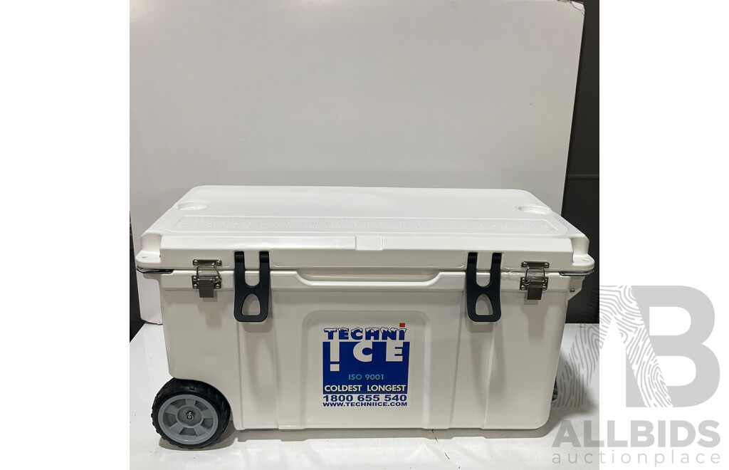 TECHNI ICE Signature Hybrid Ice Box 75L Marble White With Wheels - ORP $499.00