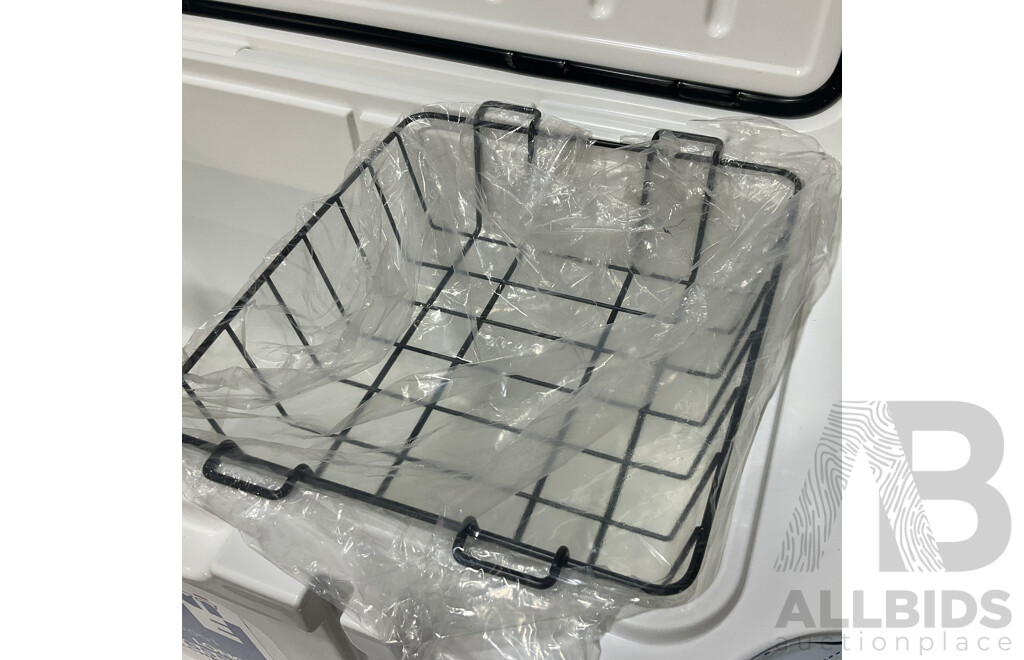 TECHNI ICE Signature Hybrid Ice Box 75L Marble White With Wheels - ORP $499.00