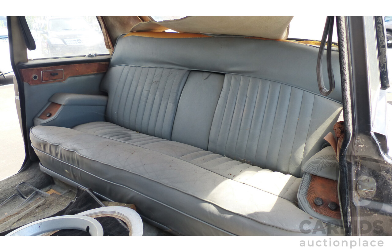 Circa 1980s Daimler DS420 Limousine Auto 4d Sedan in Grey 4.3L - Project Car