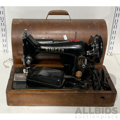 Vintage Singer Sewing Machine With Foot Pedal and Cover With Key