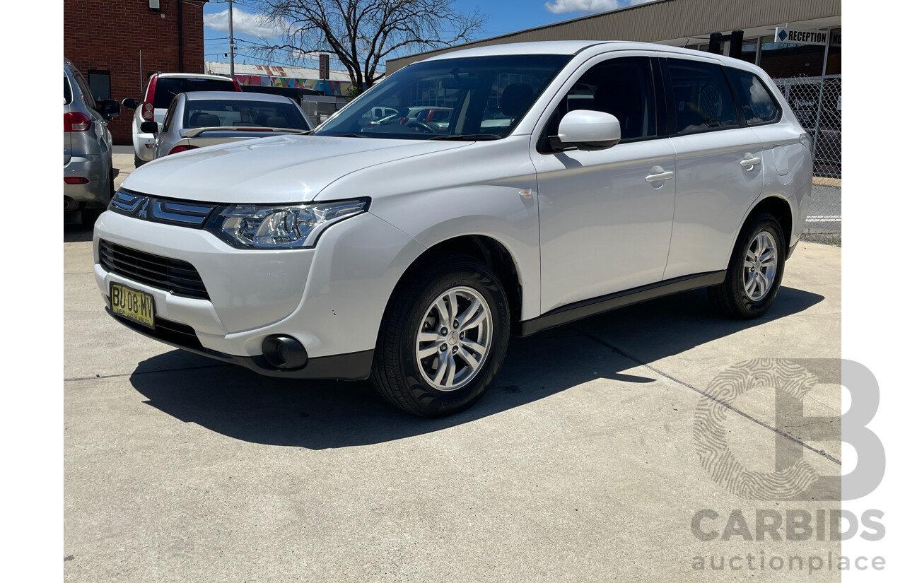 6/2013 Mitsubishi Outlander ES (4x2) ZJ 4d Wagon White 2.0L