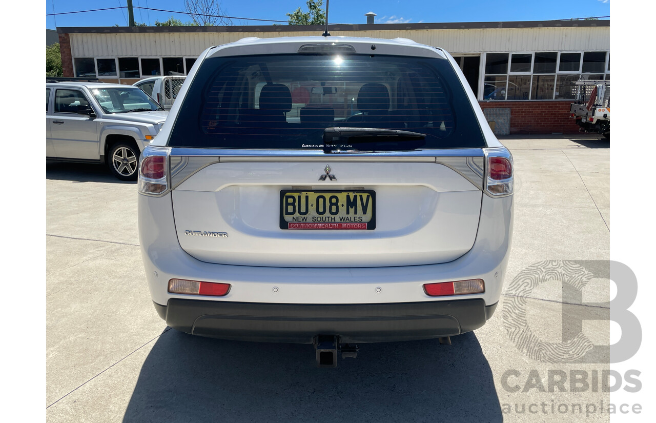 6/2013 Mitsubishi Outlander ES (4x2) ZJ 4d Wagon White 2.0L