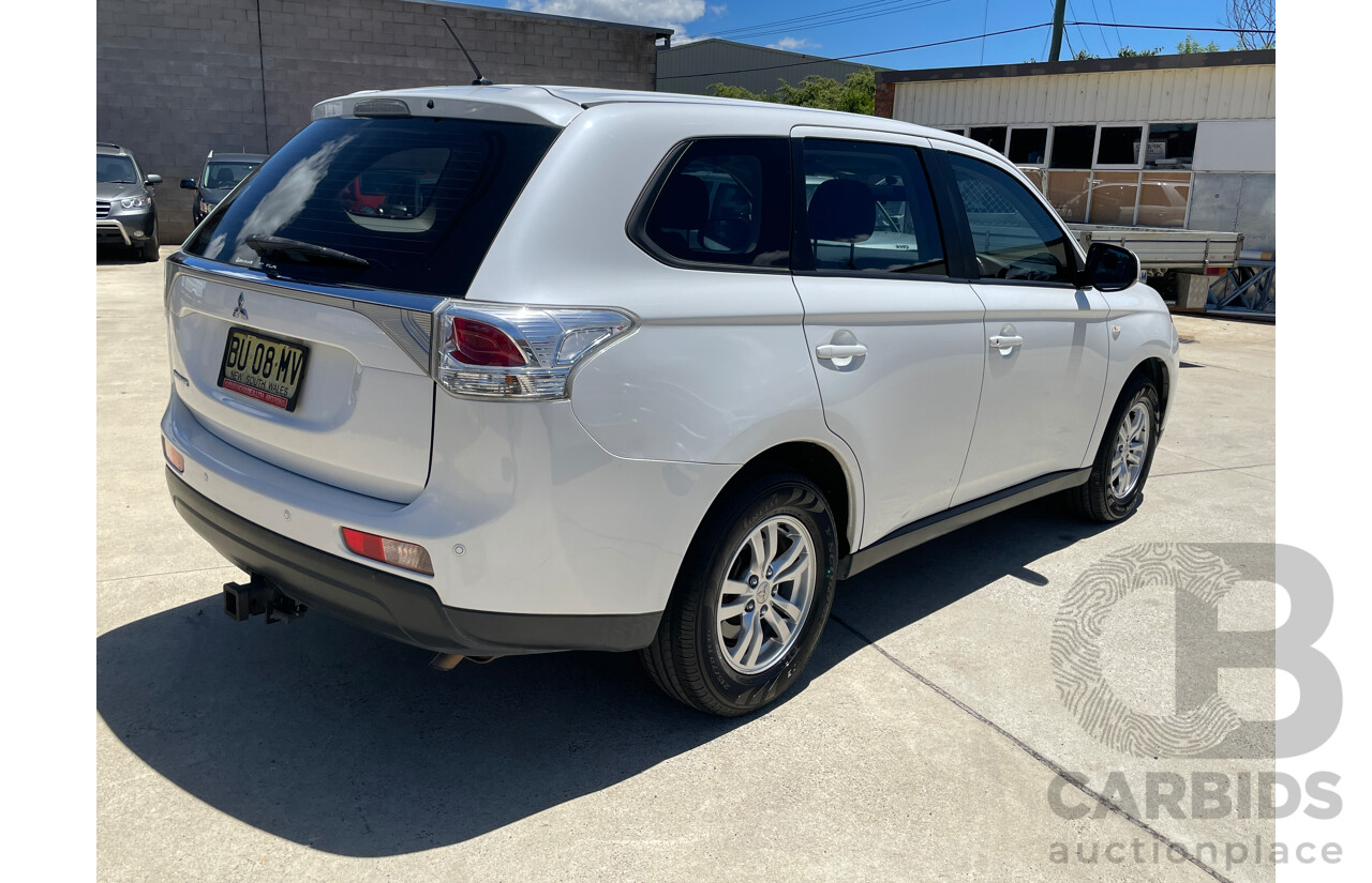 6/2013 Mitsubishi Outlander ES (4x2) ZJ 4d Wagon White 2.0L