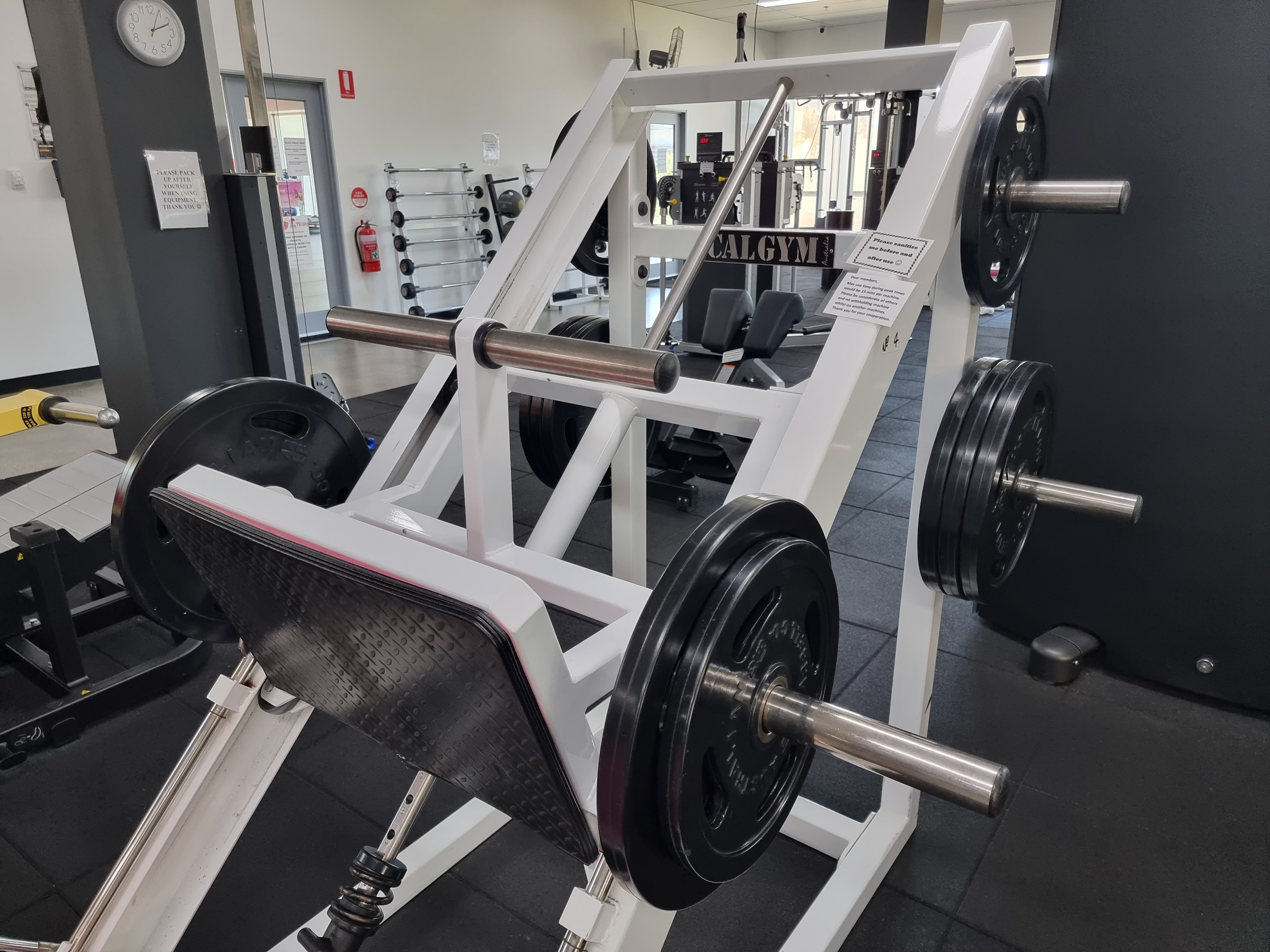 Calgym best sale leg press