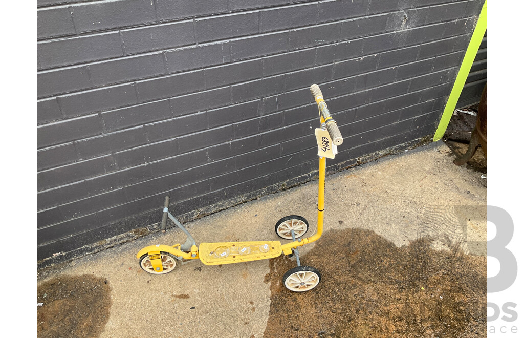 Retro Metal Honda Push N Go Scooter