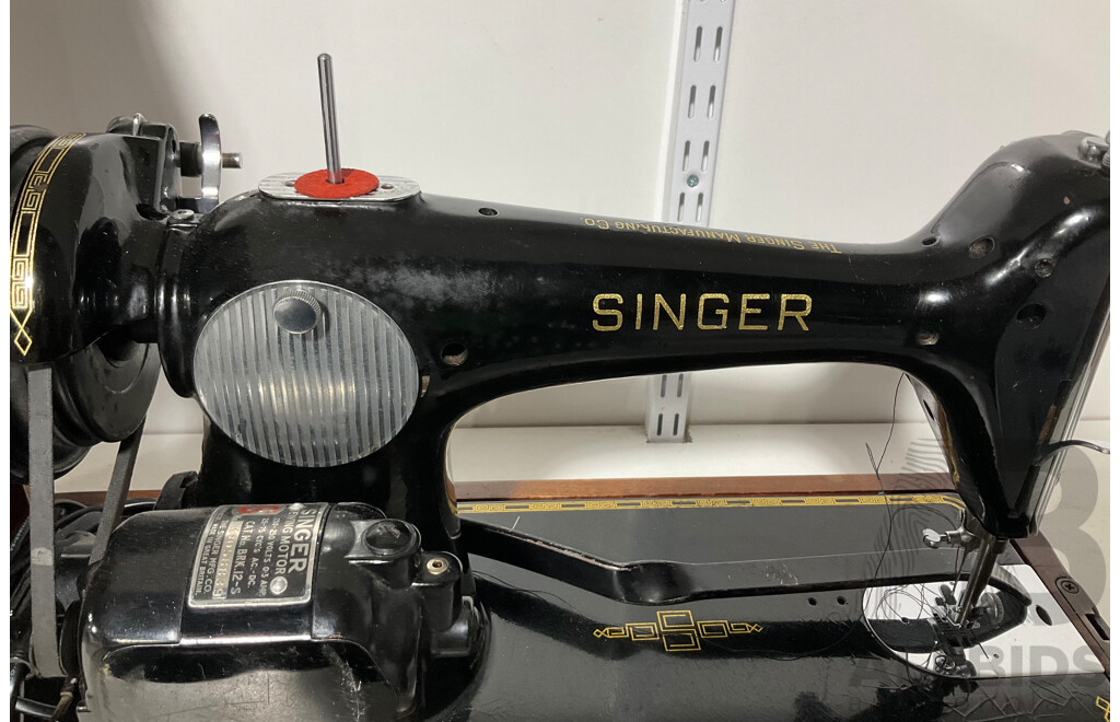 Vintage Singer Sewing Machine With Hard Wooden Case, Electric Cable and Knee Press Lever