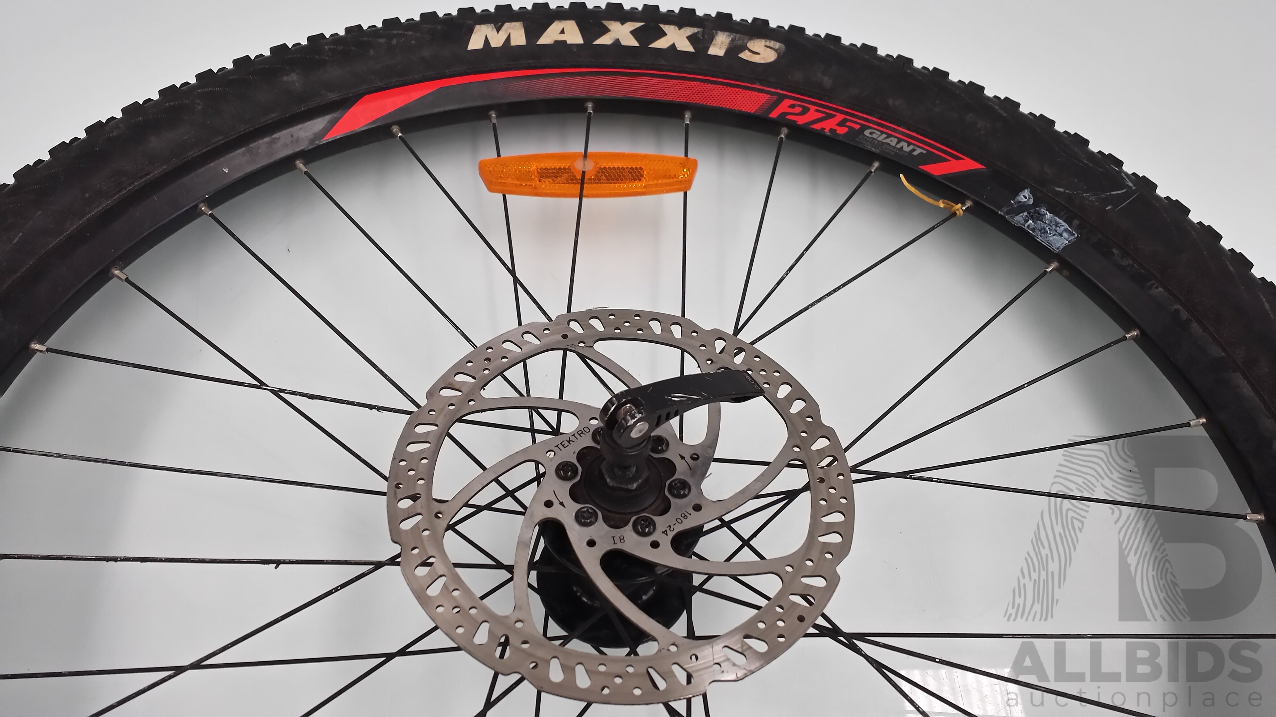 Giant 27.5 sales rear wheel