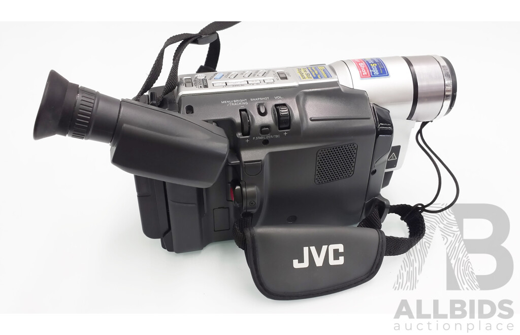 JVC Compact VHS Video Camera and Carry Bag