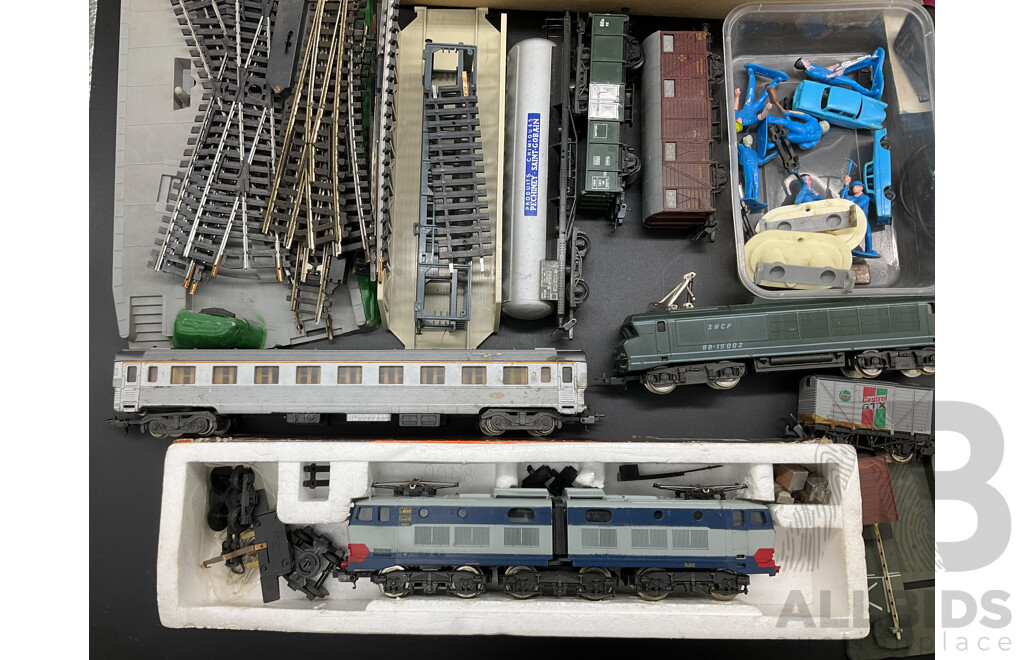 Lima Train Set Ho Scale 8064 L Engine, SNCF BB15002, Rolling Stock, Tracks and More