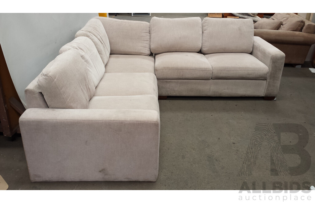 Synergy Home Furnishing 5 Seater Sofa - ORP $1,549.99