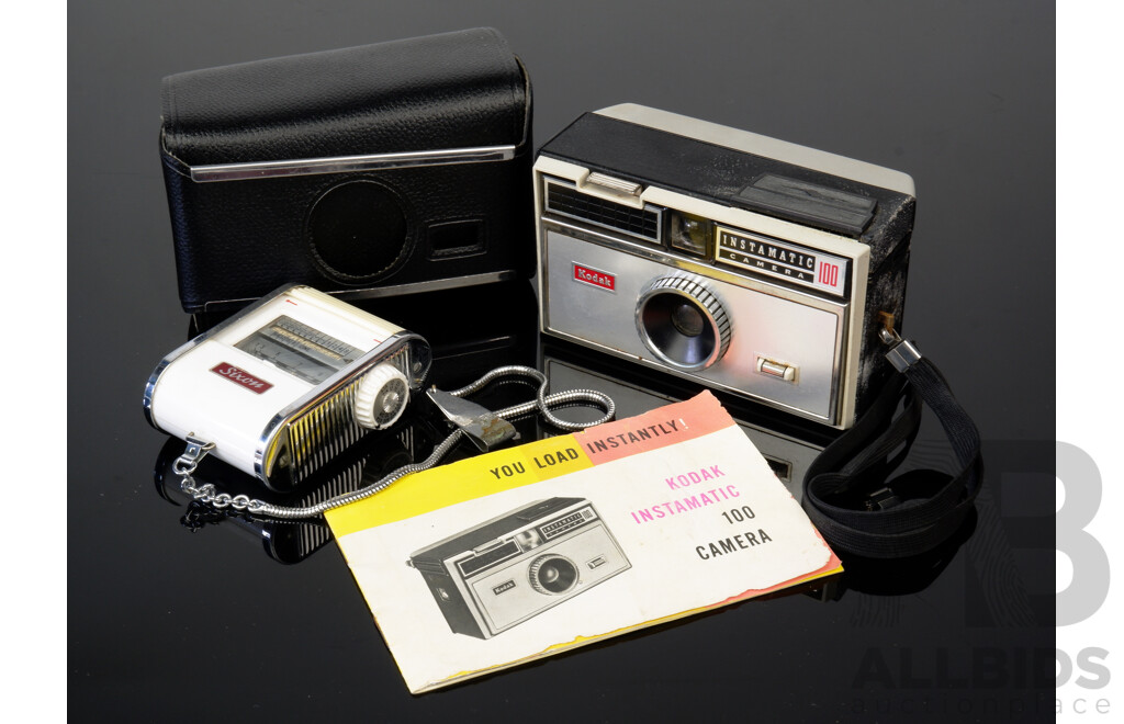 Retro Kodak Instamatic 100 Camera in Soft Case with Instruction Manual and Sixon Colorfinder