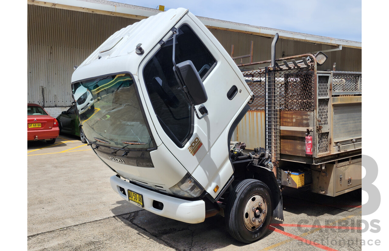 06/2007 Isuzu NPR 200 N5 Medium 2d Truck White 5.2L Turbo Diesel - 150hp