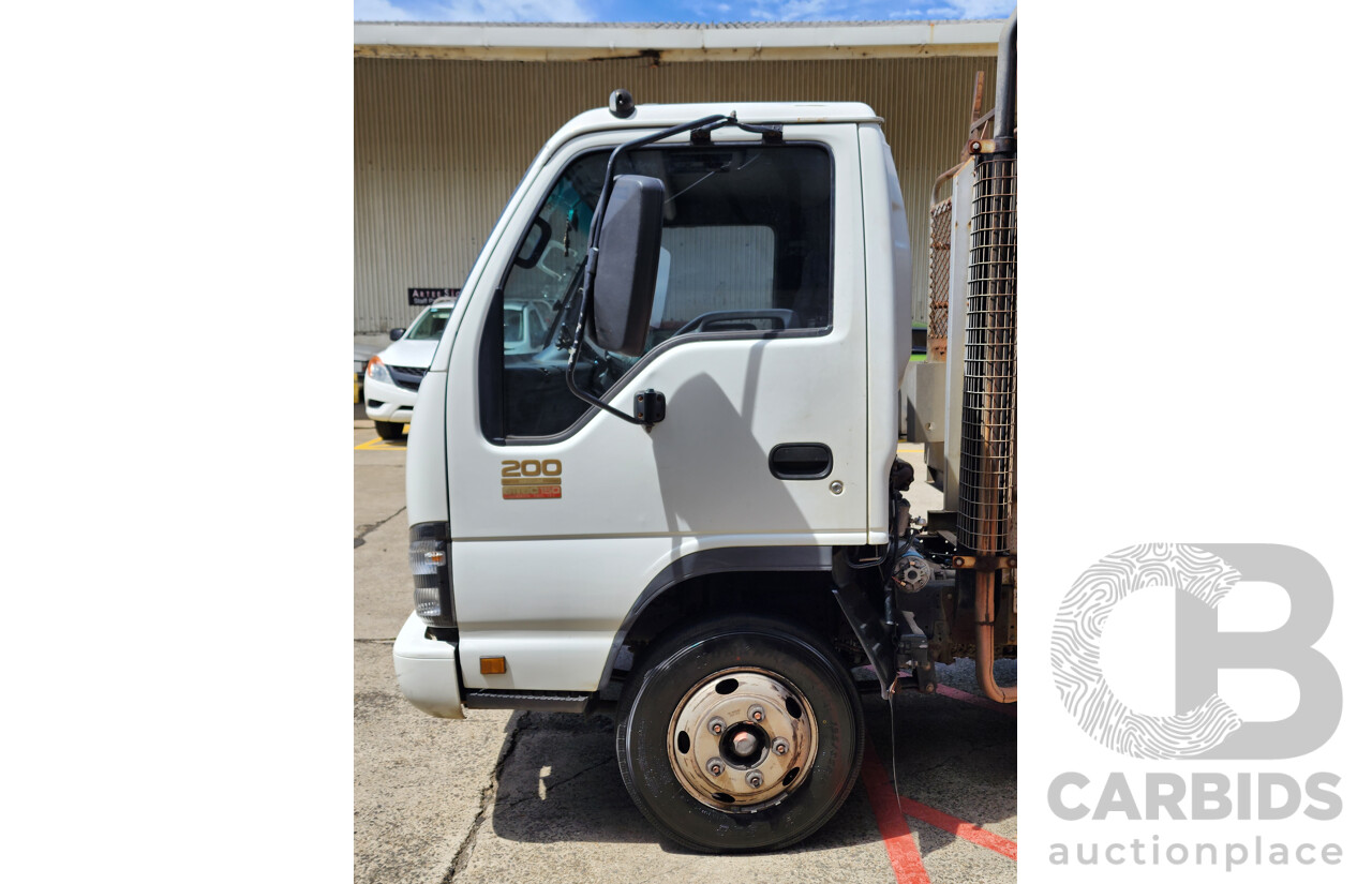 06/2007 Isuzu NPR 200 N5 Medium 2d Truck White 5.2L Turbo Diesel - 150hp