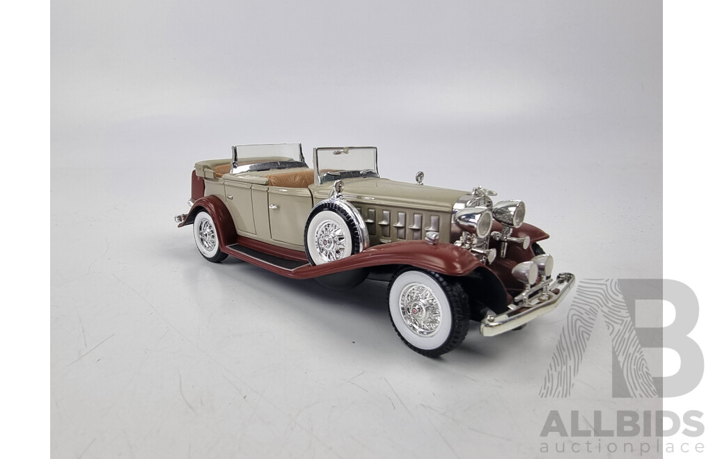 1932 Cadillac Phaeton V16 Die Cast Model Car by ANSON