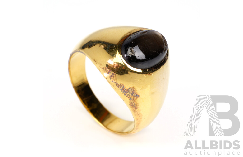 14ct Yellow Gold Gents Ring with Star Sapphire, 9.2g