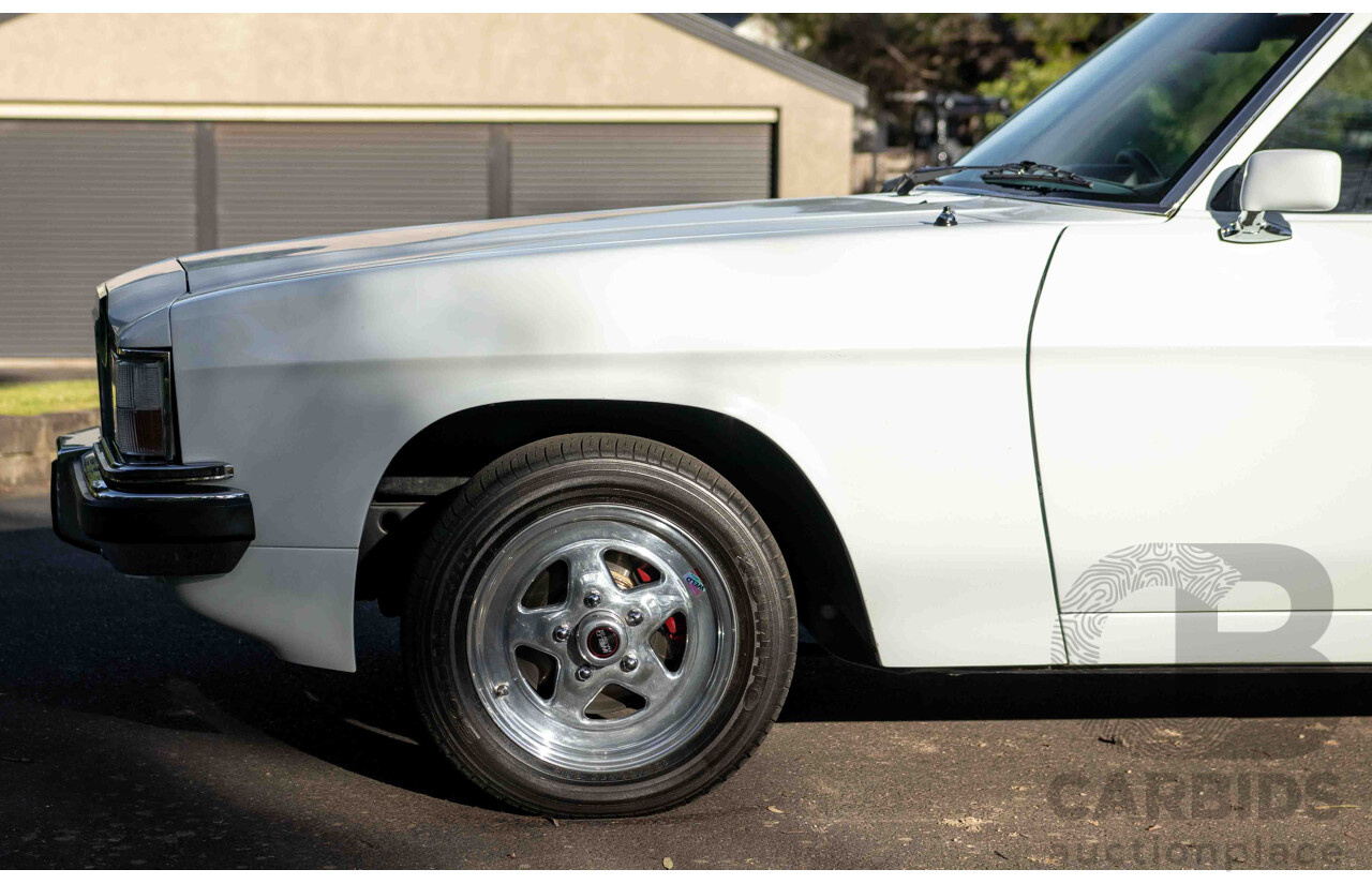 2/1974 Holden HQ 1 Tonne Tray Back White 5.0L V8