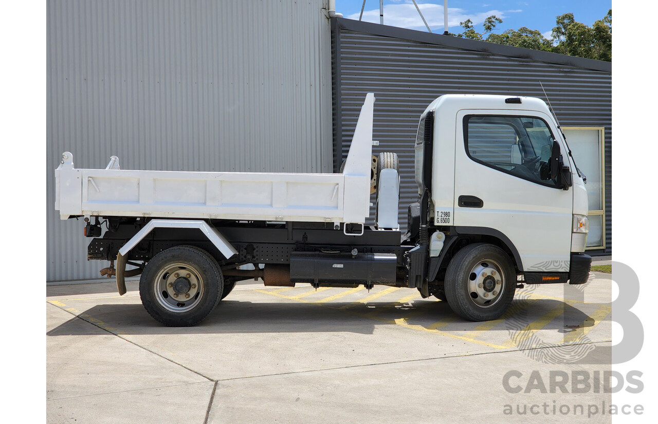 12/2017 Mitsubishi Canter Fuso 715 Tipper Truck 2d White 3.0L Turbo Diesel