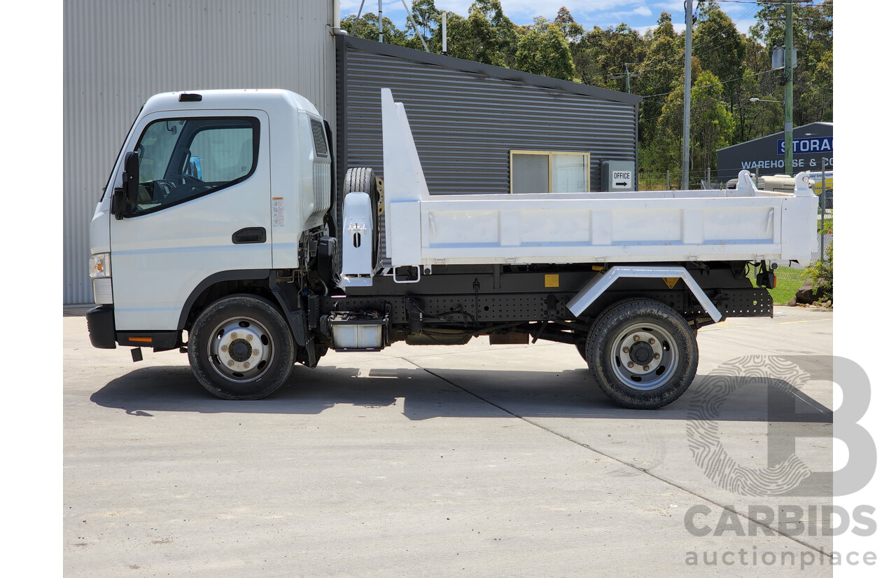 12/2017 Mitsubishi Canter Fuso 715 Tipper Truck 2d White 3.0L Turbo Diesel