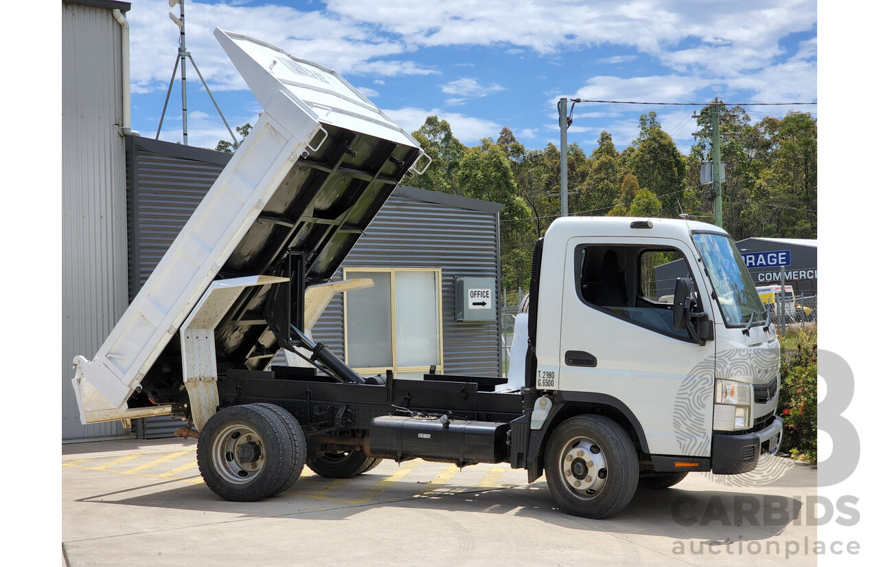 12/2017 Mitsubishi Canter Fuso 715 Tipper Truck 2d White 3.0L Turbo Diesel