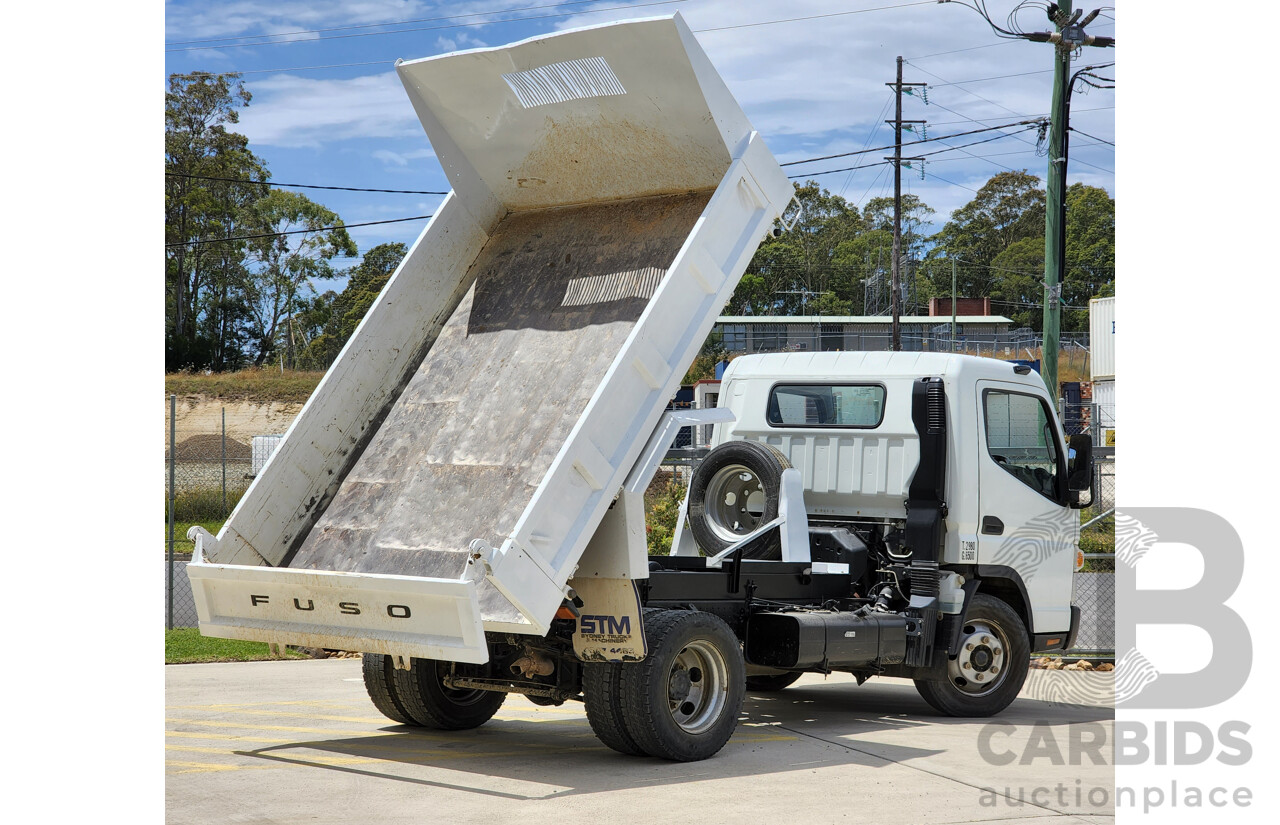 12/2017 Mitsubishi Canter Fuso 715 Tipper Truck 2d White 3.0L Turbo Diesel