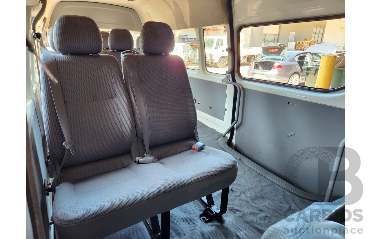 4/2007 Toyota Hiace Commuter KDH223R MY07 Bus White 3.0L Turbo Diesel - 12 Seater