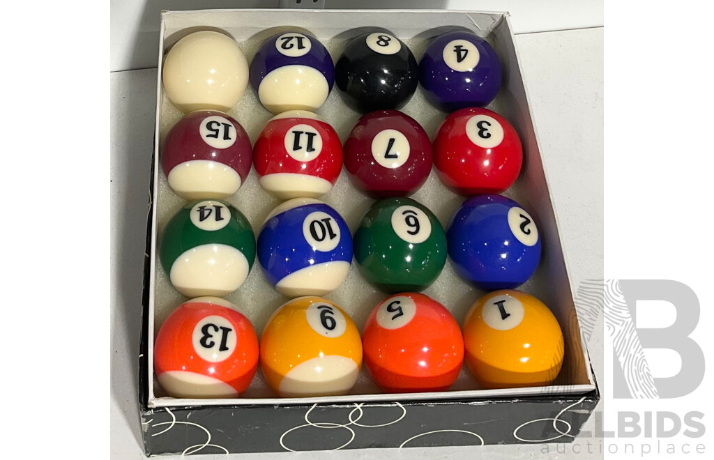 Vintage Boxed Set 16 Billiard Balls