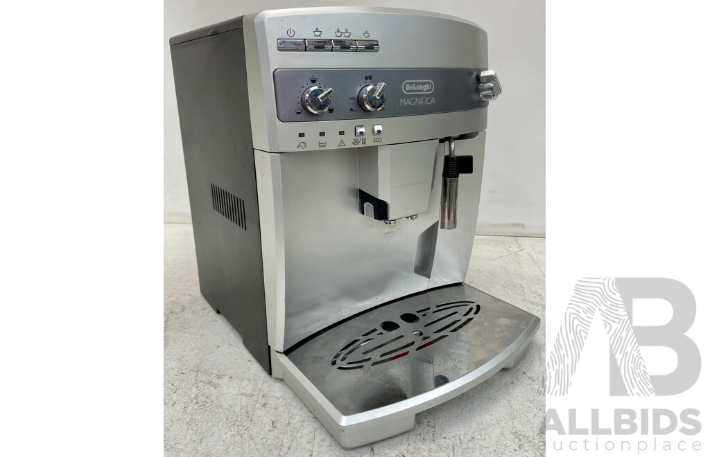 DeLonghi Coffee Machine Magnifica ESAM03110S