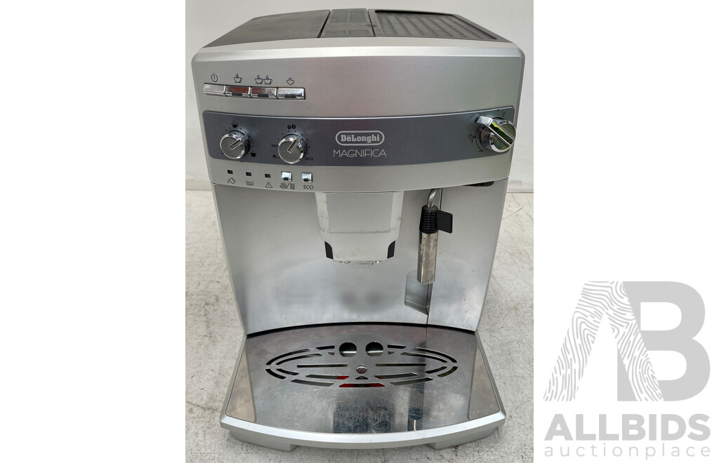 DeLonghi Coffee Machine Magnifica ESAM03110S