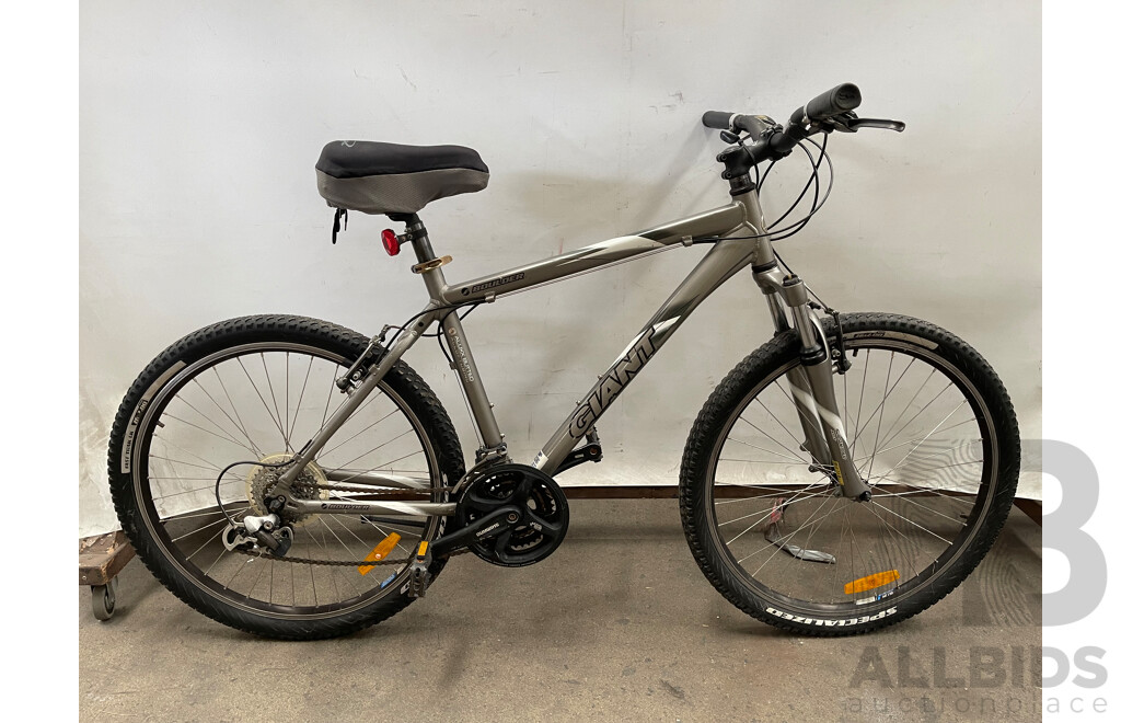 Giant Boulder 21 Speed Mens Mountain Bike