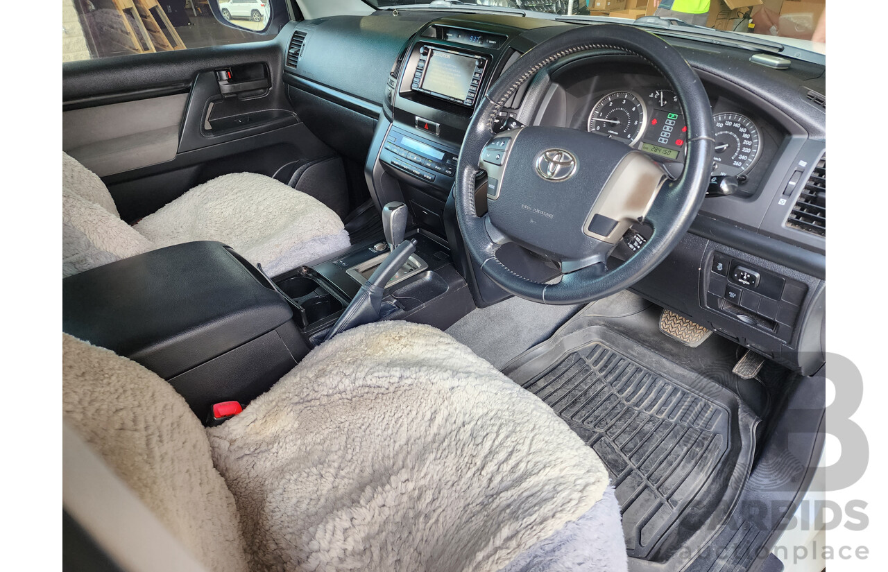 9/2011 Toyota Landcruiser Altitude SE VDJ200R 4d Wagon White 4.5L V8 Turbo Diesel - 8 Seater