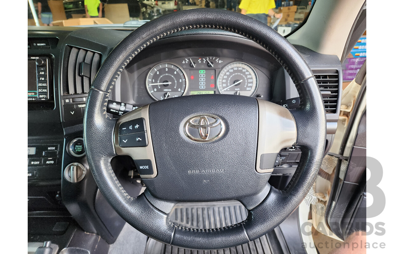 9/2011 Toyota Landcruiser Altitude SE VDJ200R 4d Wagon White 4.5L V8 Turbo Diesel - 8 Seater