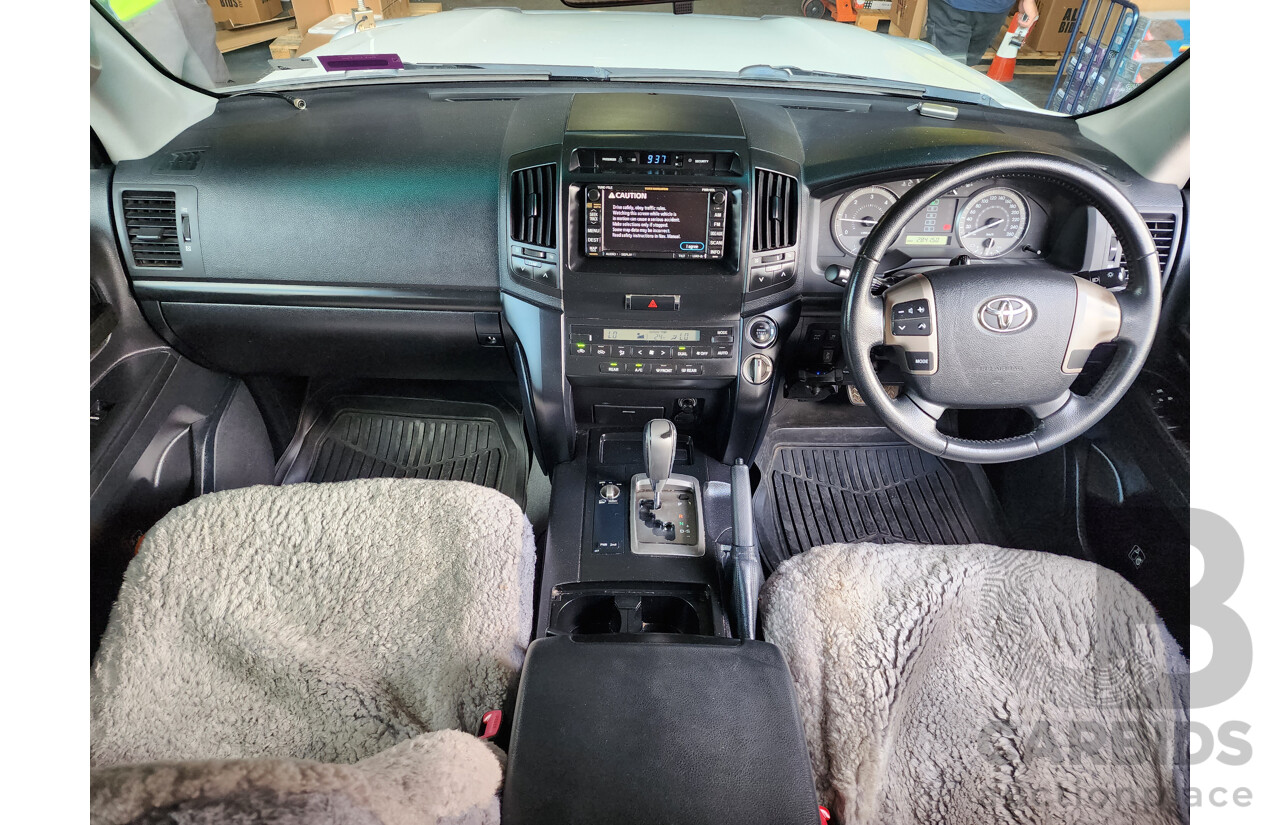 9/2011 Toyota Landcruiser Altitude SE VDJ200R 4d Wagon White 4.5L V8 Turbo Diesel - 8 Seater