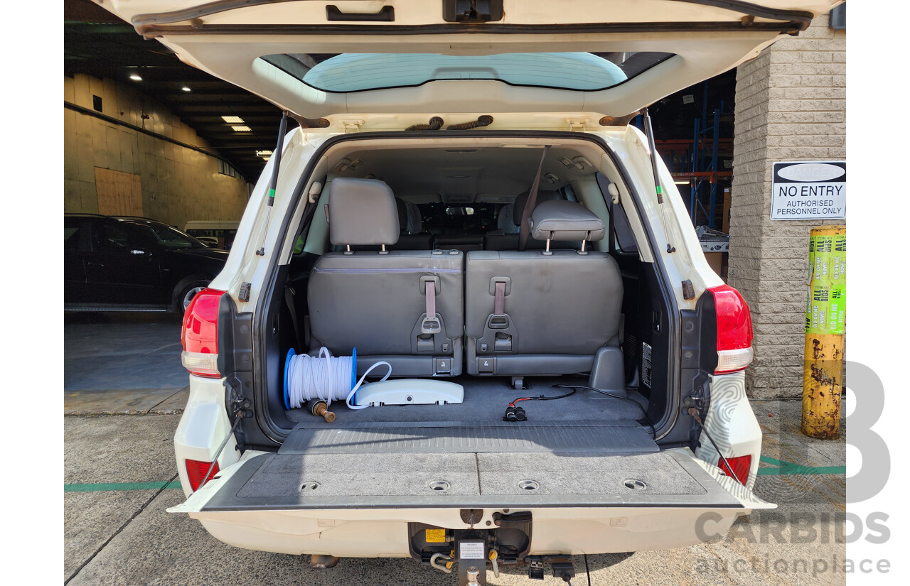 9/2011 Toyota Landcruiser Altitude SE VDJ200R 4d Wagon White 4.5L V8 Turbo Diesel - 8 Seater