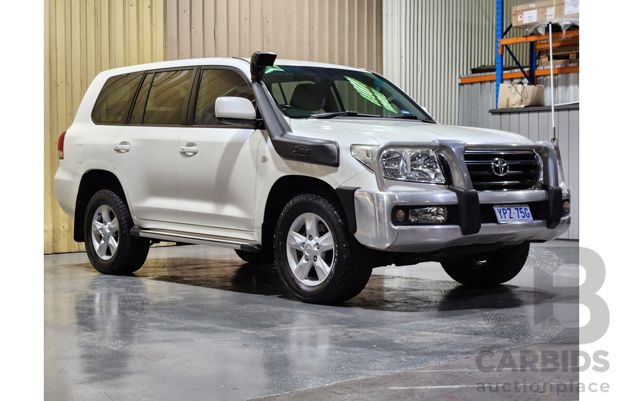 9/2011 Toyota Landcruiser Altitude SE VDJ200R 4d Wagon White 4.5L V8 Turbo Diesel - 8 Seater