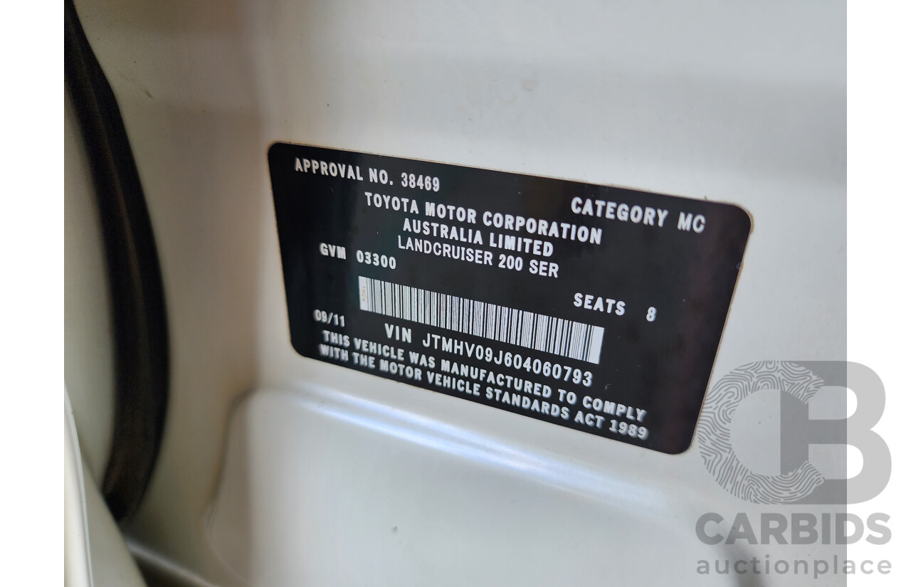 9/2011 Toyota Landcruiser Altitude SE VDJ200R 4d Wagon White 4.5L V8 Turbo Diesel - 8 Seater