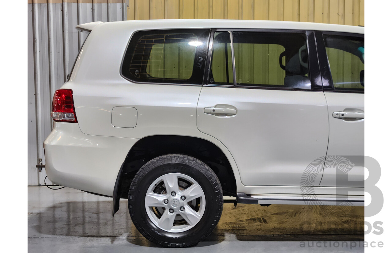 9/2011 Toyota Landcruiser Altitude SE VDJ200R 4d Wagon White 4.5L V8 Turbo Diesel - 8 Seater