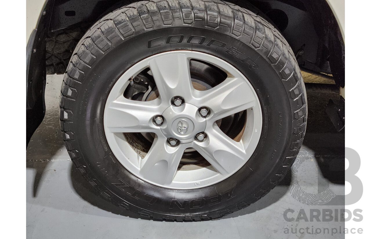 9/2011 Toyota Landcruiser Altitude SE VDJ200R 4d Wagon White 4.5L V8 Turbo Diesel - 8 Seater