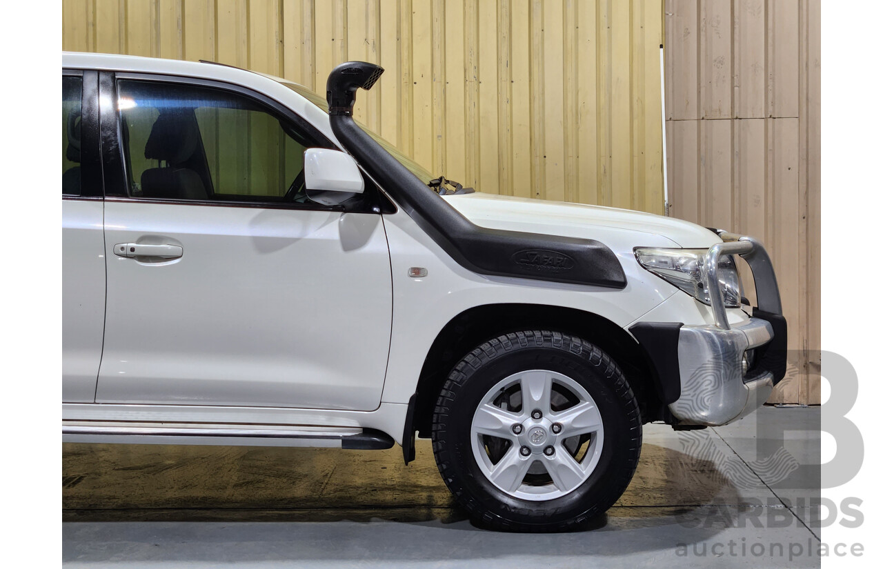 9/2011 Toyota Landcruiser Altitude SE VDJ200R 4d Wagon White 4.5L V8 Turbo Diesel - 8 Seater