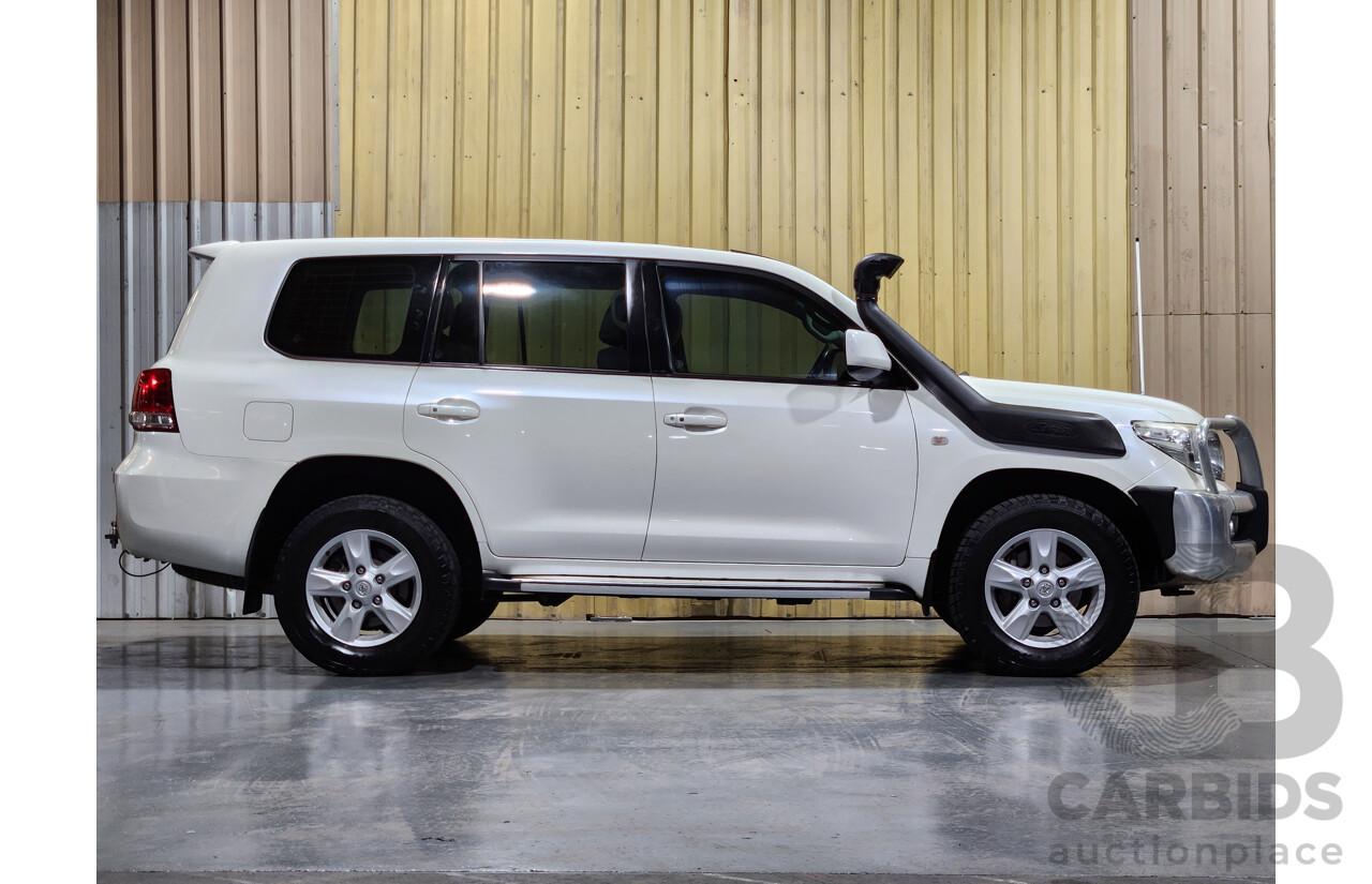 9/2011 Toyota Landcruiser Altitude SE VDJ200R 4d Wagon White 4.5L V8 Turbo Diesel - 8 Seater