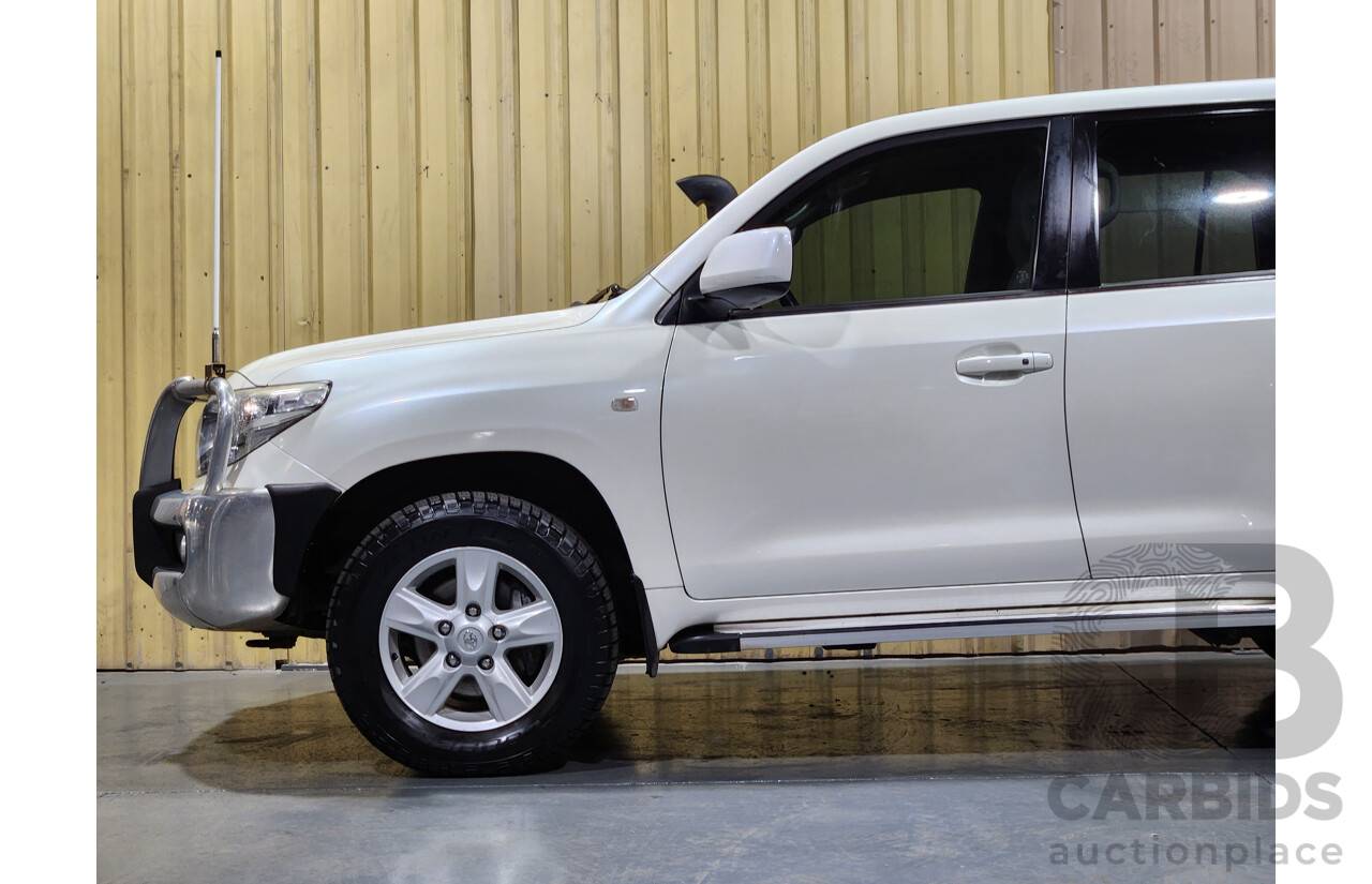 9/2011 Toyota Landcruiser Altitude SE VDJ200R 4d Wagon White 4.5L V8 Turbo Diesel - 8 Seater
