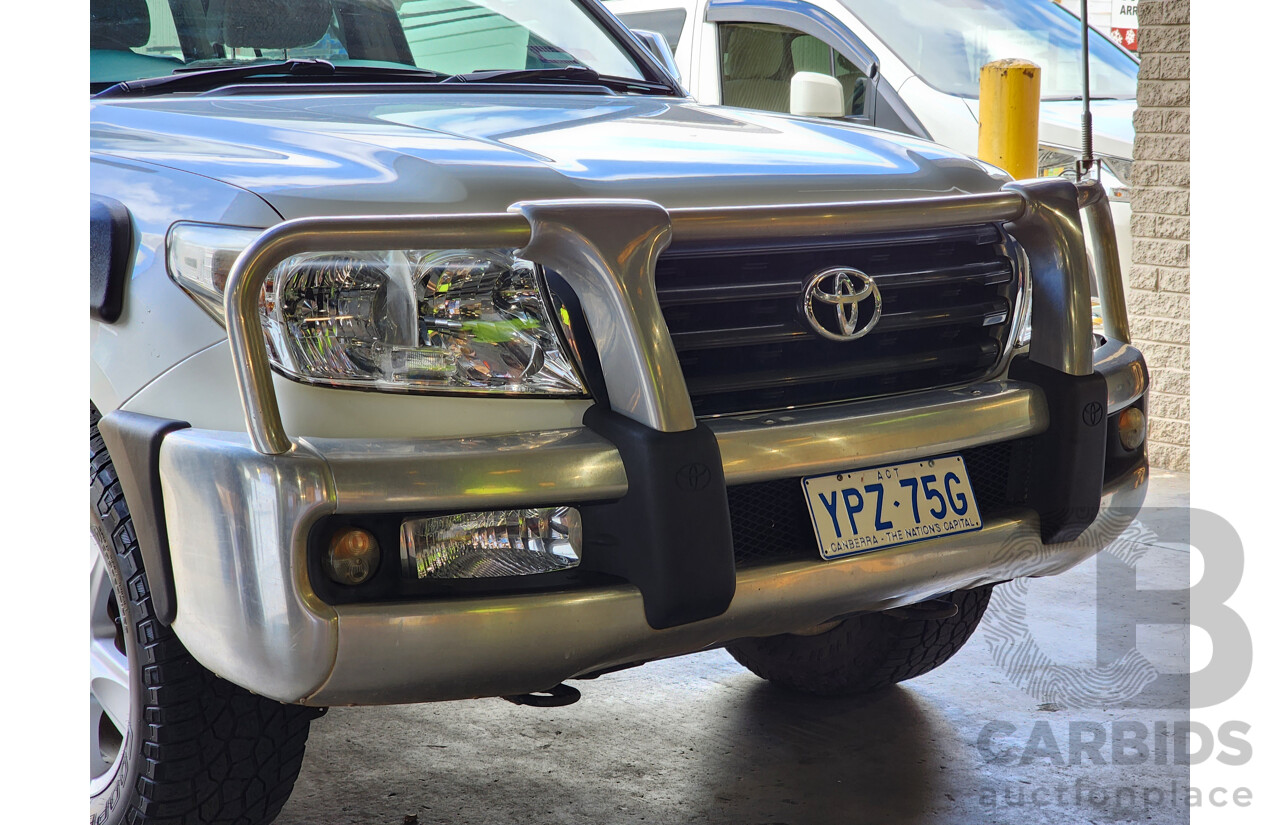 9/2011 Toyota Landcruiser Altitude SE VDJ200R 4d Wagon White 4.5L V8 Turbo Diesel - 8 Seater