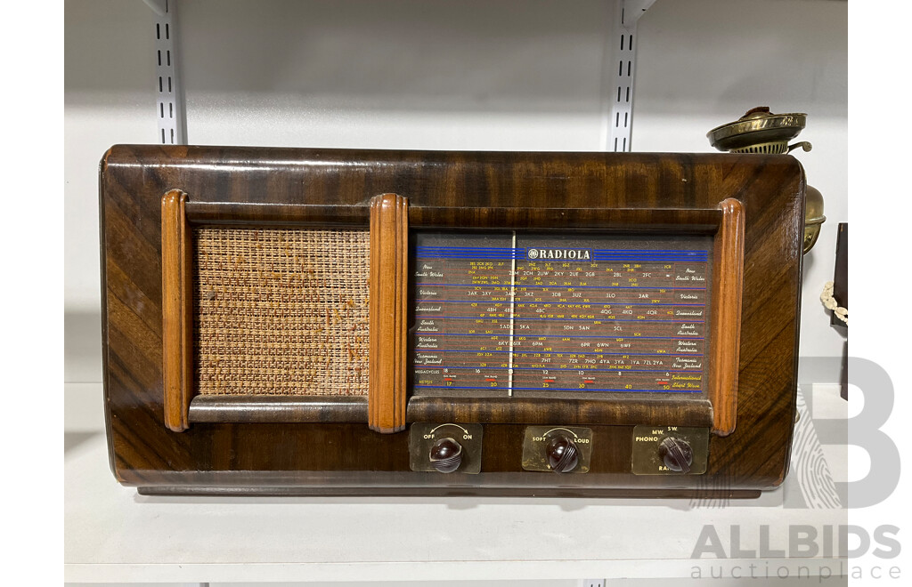 Vintage AWA Radiola