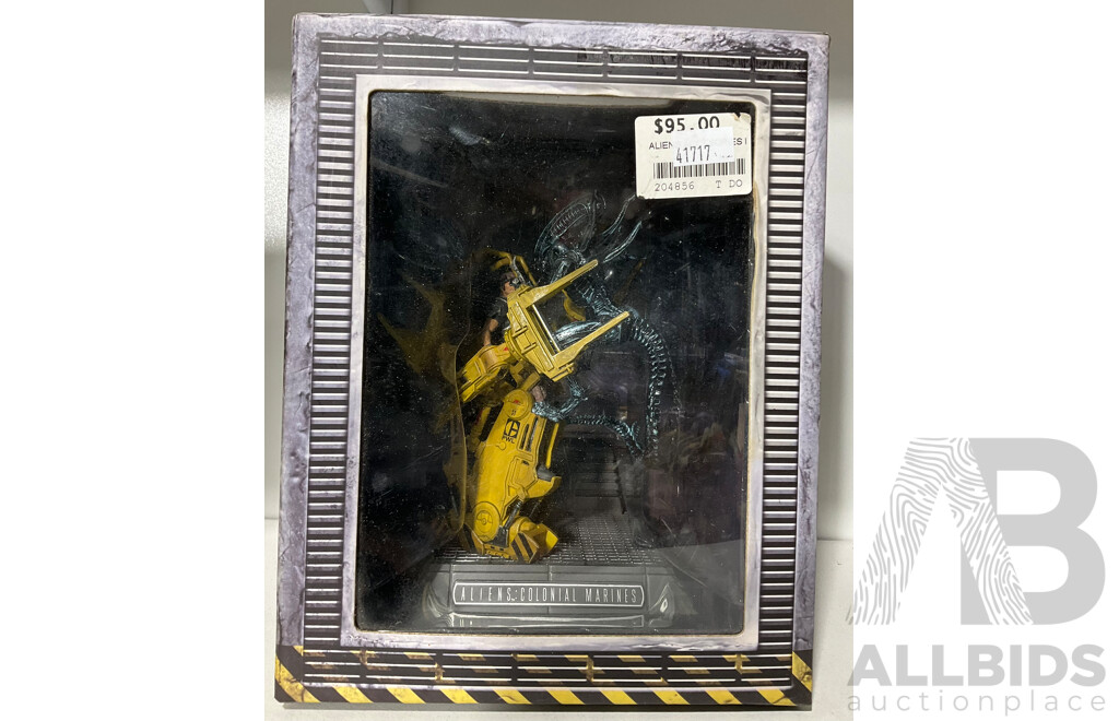 PS3 Aliens Colonial Marines Collectors Edition Power Loader + Alien Statue