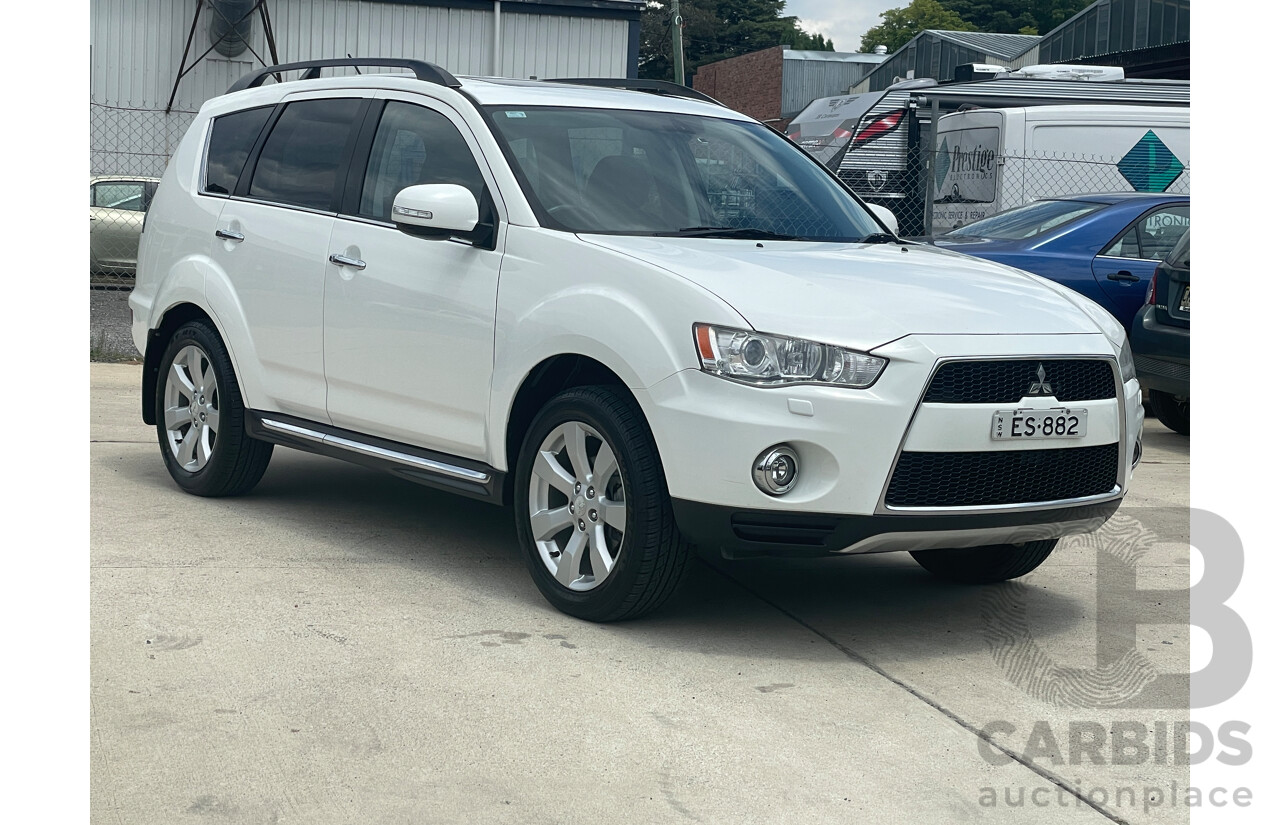 3/2012 Mitsubishi Outlander XLS Luxury ZH MY12 4d Wagon White 2.4L