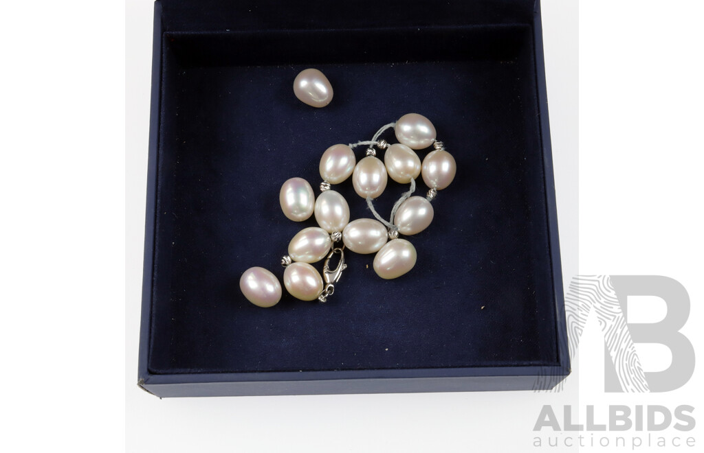 18ct White Gold & Freshwater Cultured Pearl Bracelet - Needs Restringing