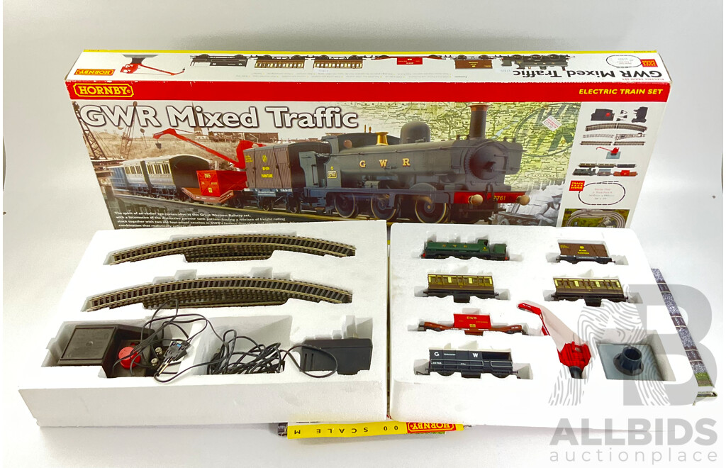 Hornby 00 Gauge Great Western Railway Electric Train Set, R1037