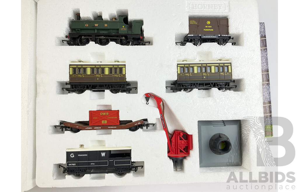 Hornby 00 Gauge Great Western Railway Electric Train Set, R1037